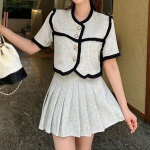 Set- Crop jacket and pleated shirt